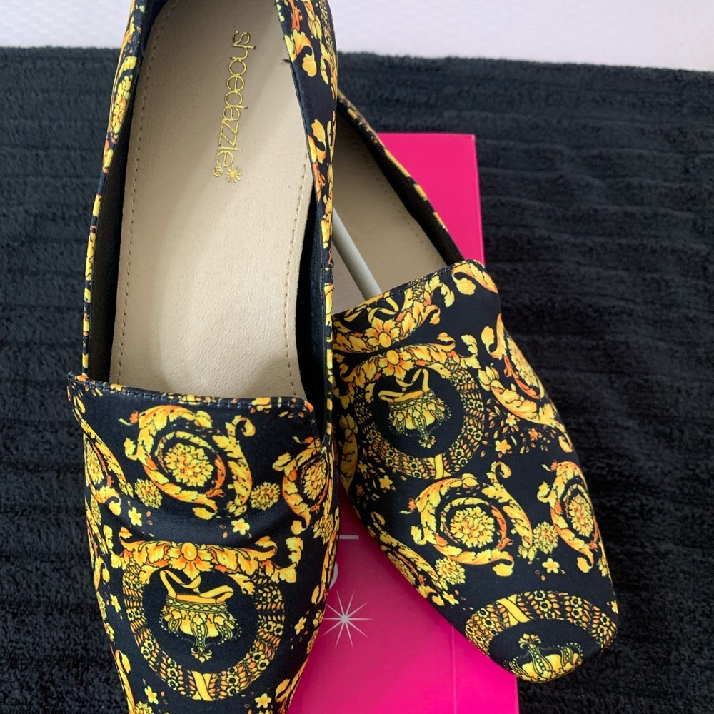 Shoe Dazzle Black and Gold Flats with Baroque Design
